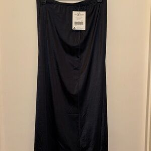 NWT Women’s slip 16”x 35” black half Deluxe Touch sz L Sears